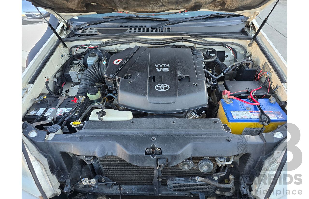 7/2004 Toyota Landcruiser Prado GXL (4x4) GRJ120R 4d Wagon White V6 4.0L - 7 Seater