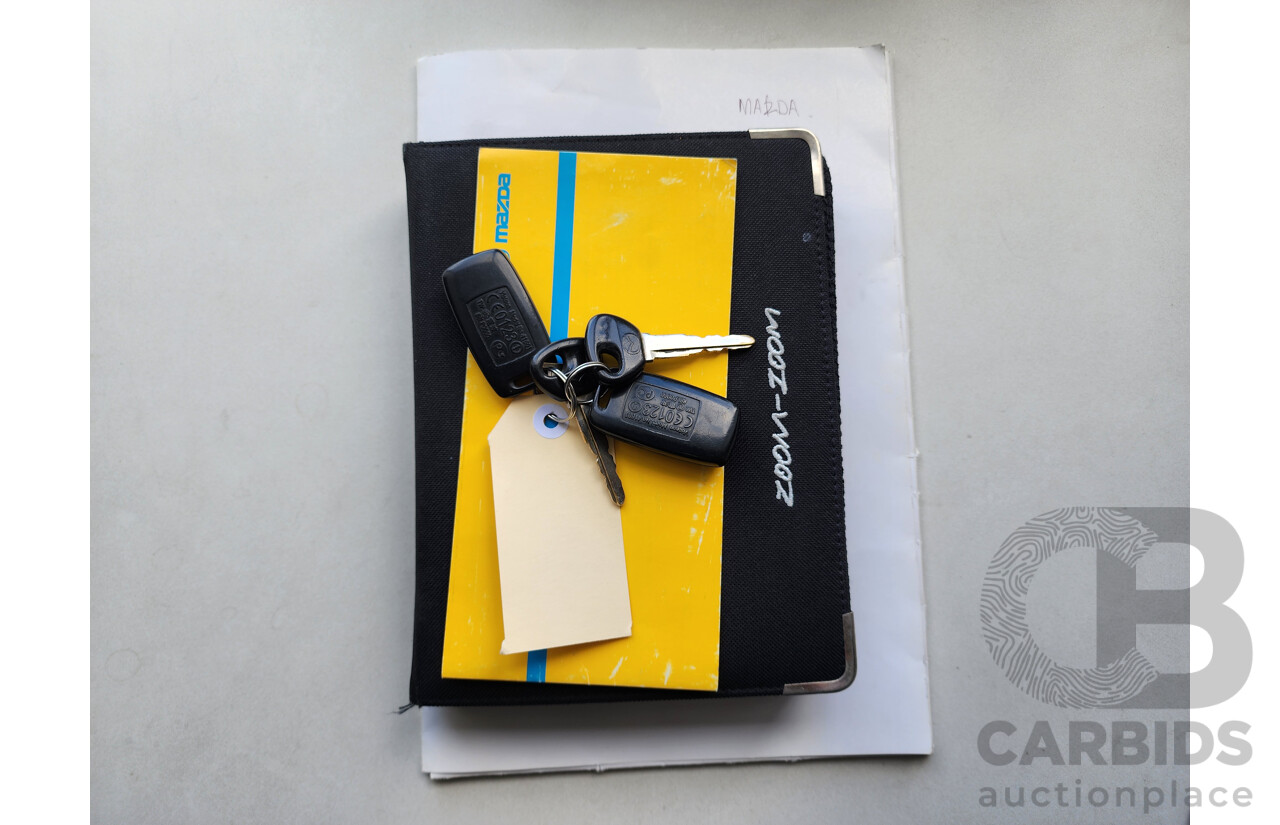 11/2002 Mazda 323 ASTINA FWD  5D Hatchback Green 1.8L