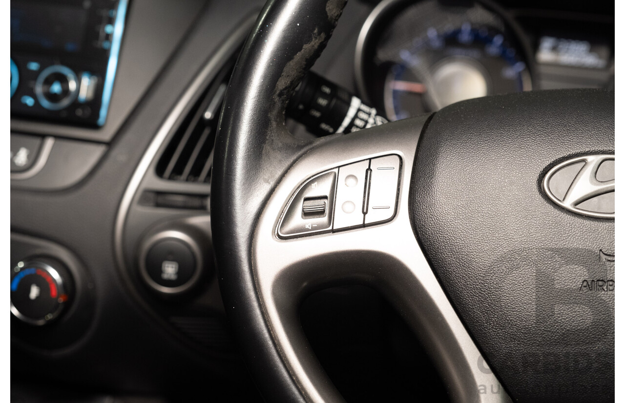 8/2014 Hyundai Ix35 SE LM SERIES II 4d Wagon Red 2.0L