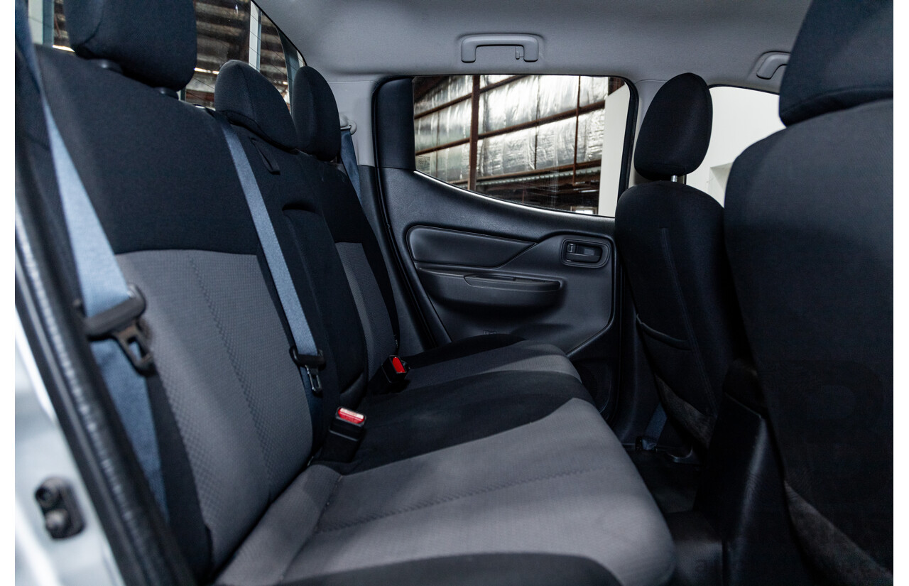 10/2015 Mitsubishi Triton GLX (4x4) MQ MY16 4d Dual Cab Utility Sterling Silver Metallic Turbo Diesel 2.4L