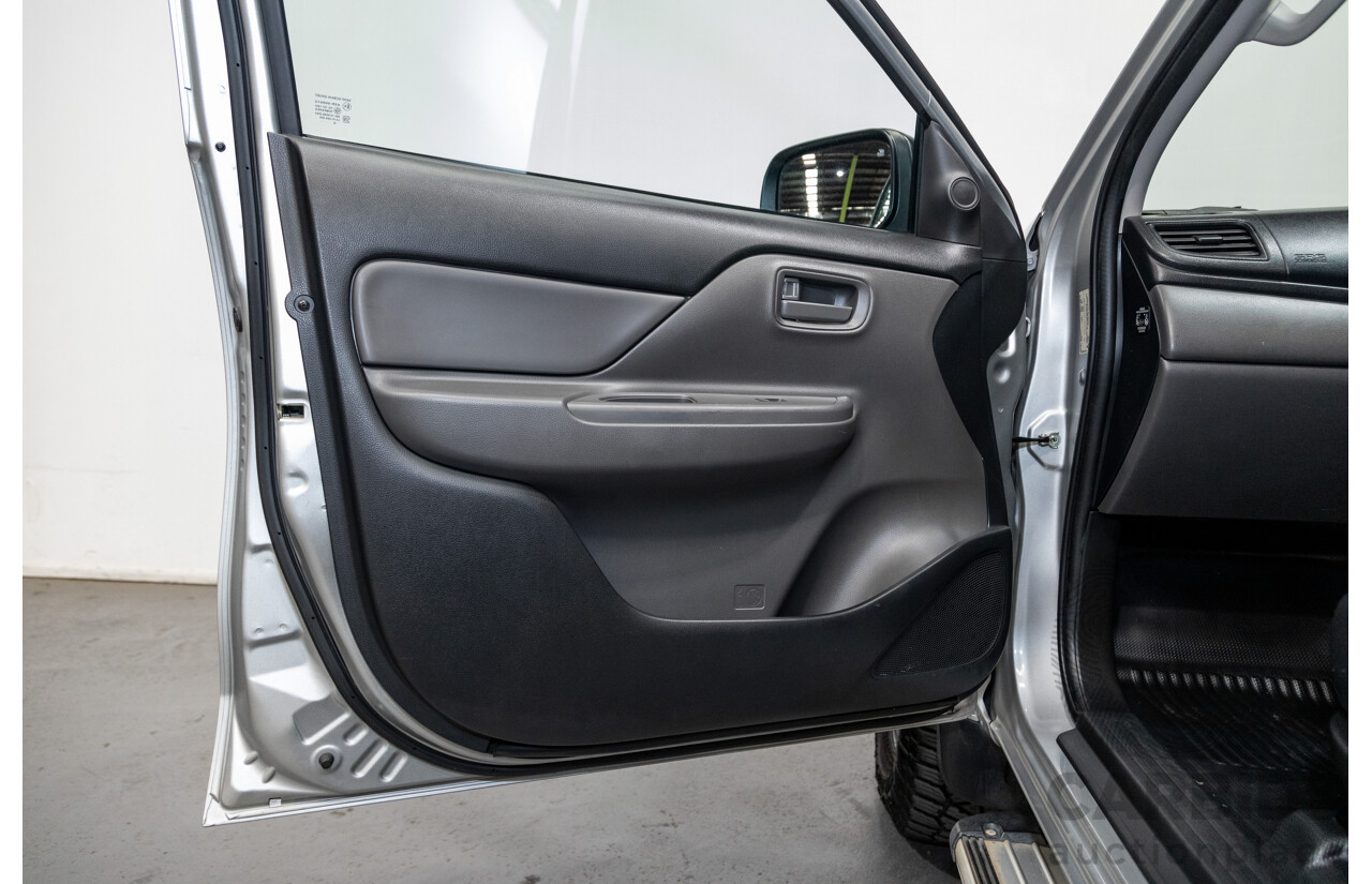 10/2015 Mitsubishi Triton GLX (4x4) MQ MY16 4d Dual Cab Utility Sterling Silver Metallic Turbo Diesel 2.4L