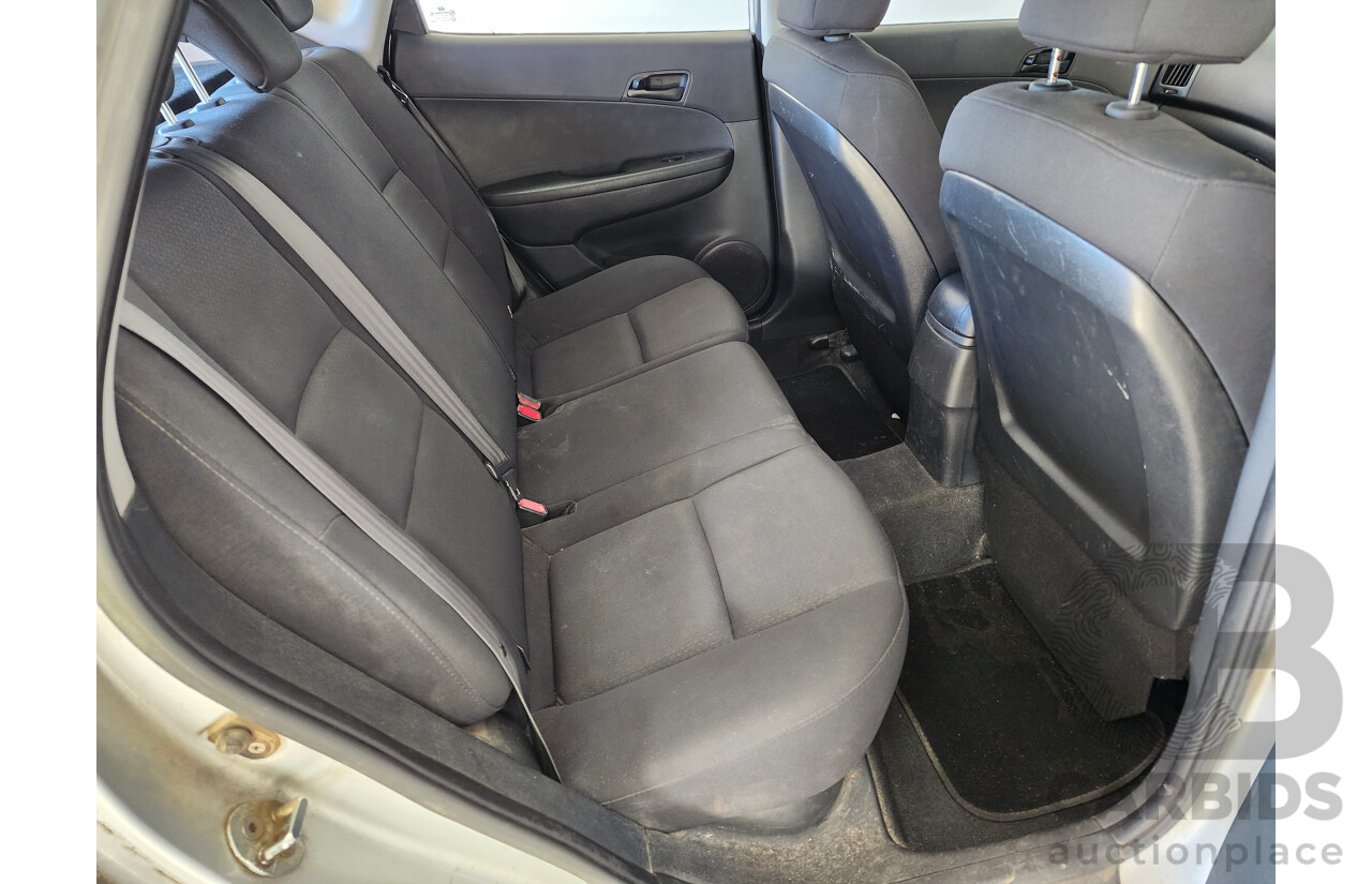04/2011 Hyundai I30 SX FWD FD MY11 5D Hatchback Silver 1.6L