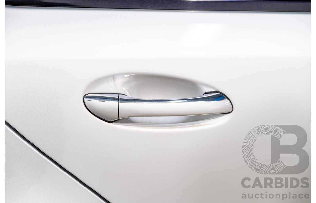 10/2003 Mercedes Benz E320 Elegance 211 4d Sedan Brilliant Silver Metallic V6 3.2L