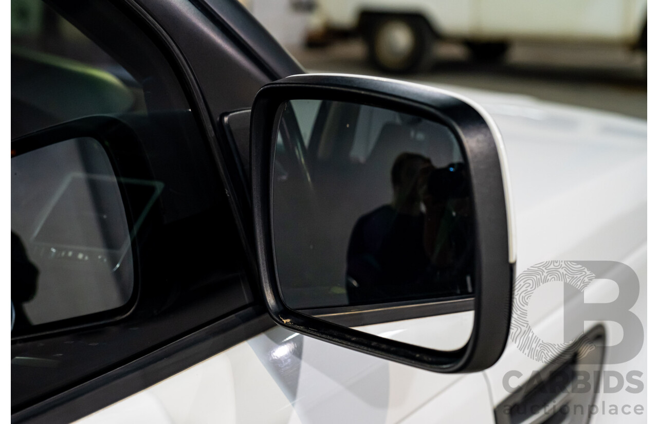 4/2011 Range Rover Range Rover Sport 3.0 TDV6 (4x4) MY11 4d Wagon Fuji White Turbo Diesel V6 3.0L