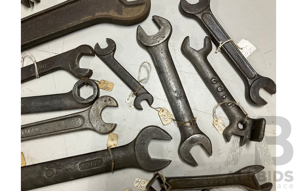 Collection of Vintage International Harvester Co Spanners Including Adjustable, Open End and Multi