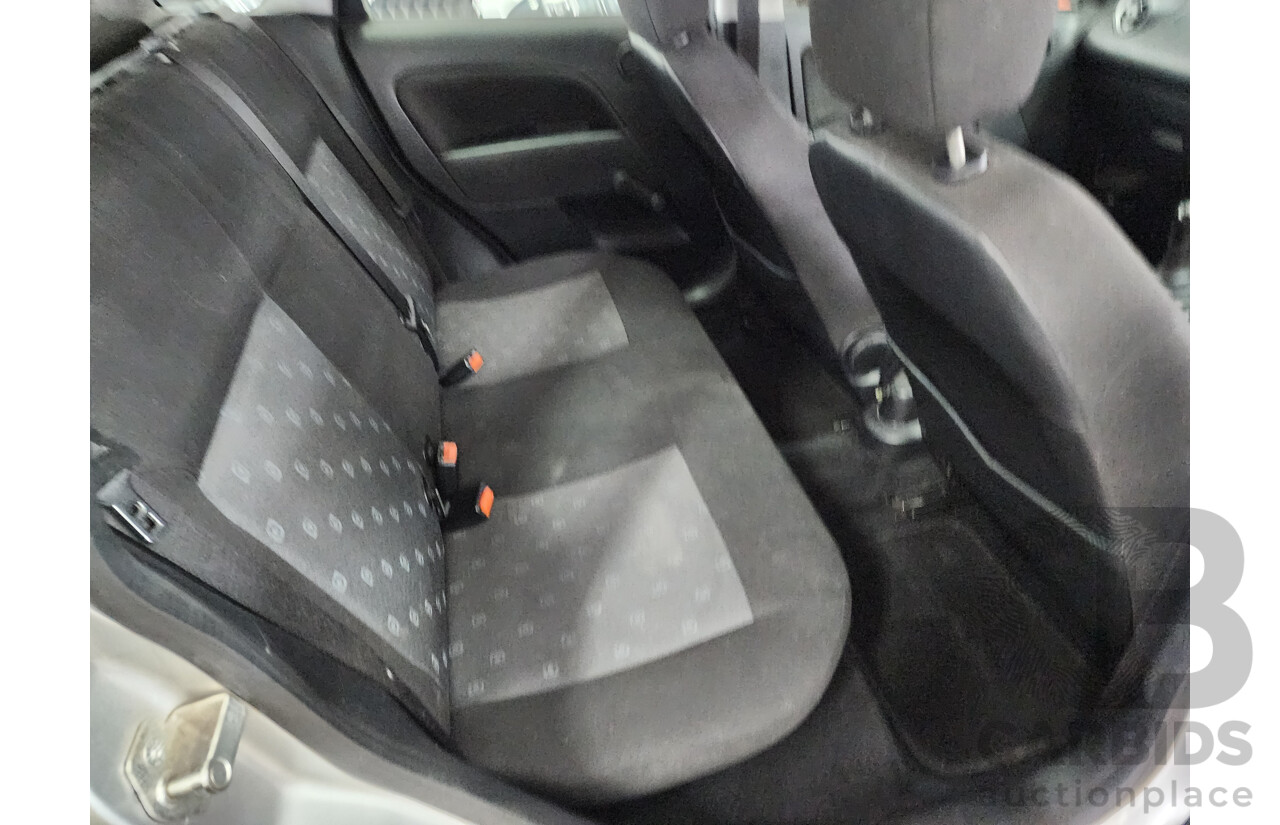 2/2005 Ford Fiesta LX WP 5d Hatchback Silver Or Chrome 1.6L