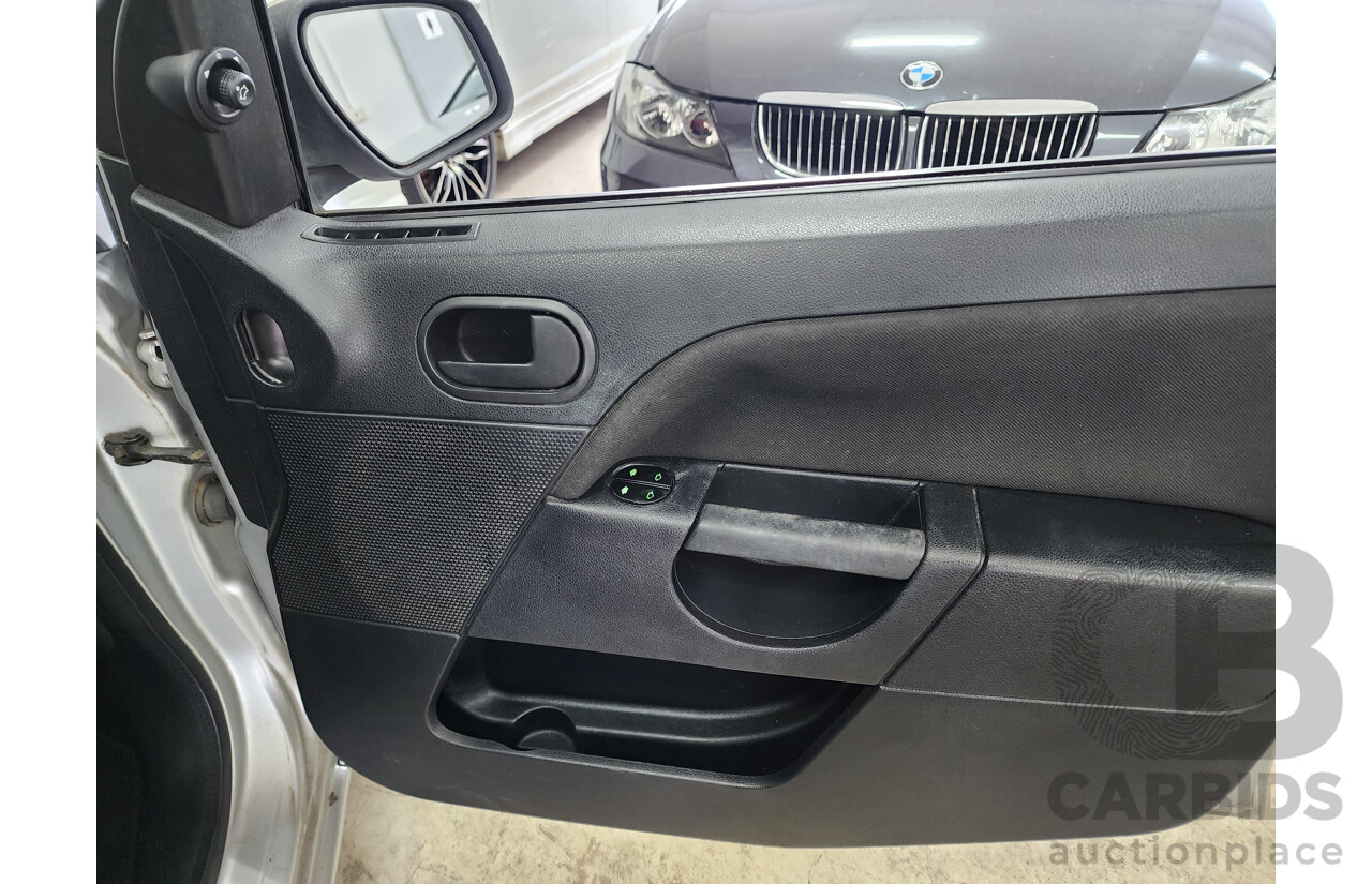 2/2005 Ford Fiesta LX WP 5d Hatchback Silver Or Chrome 1.6L