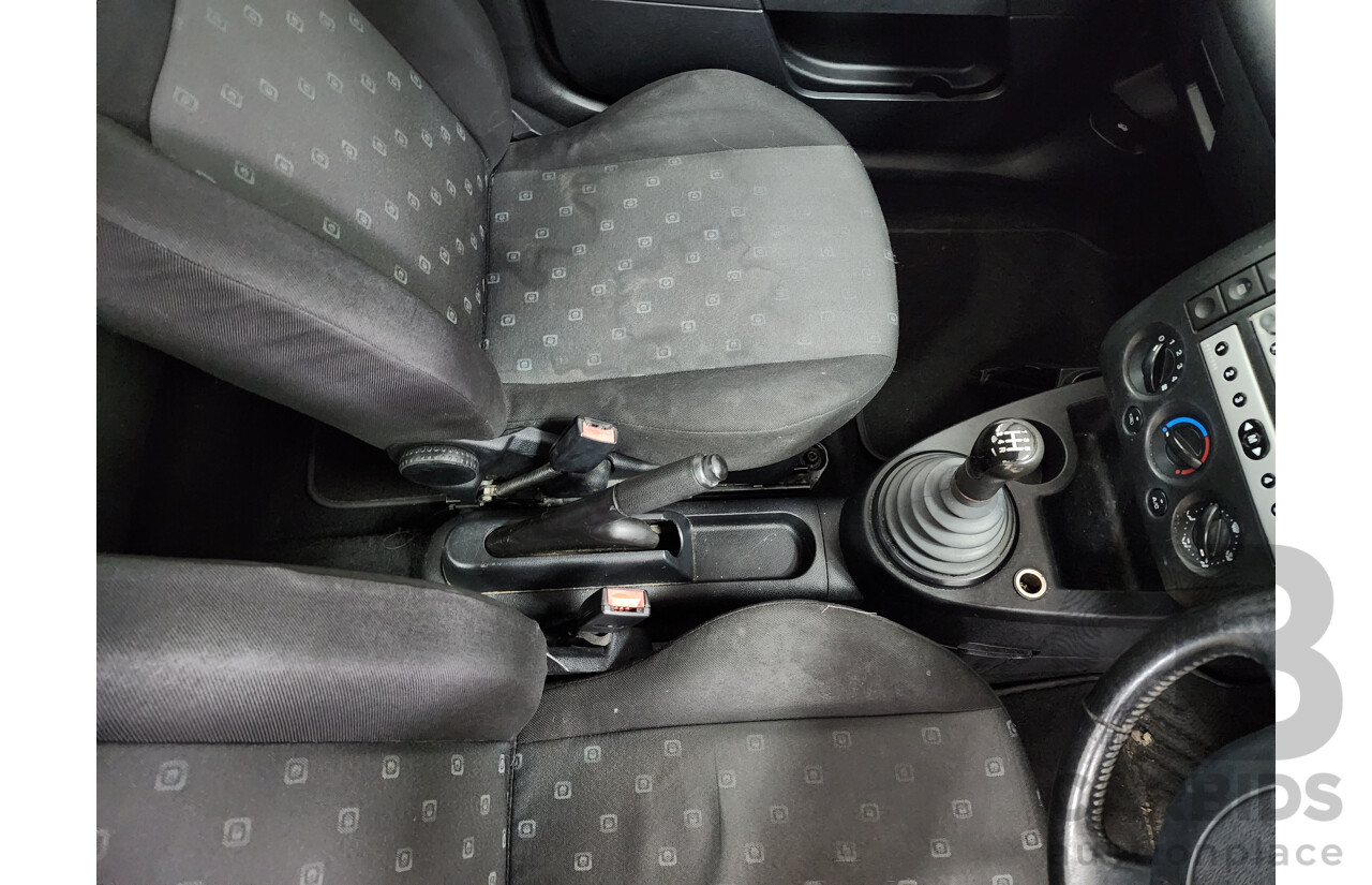 2/2005 Ford Fiesta LX WP 5d Hatchback Silver Or Chrome 1.6L