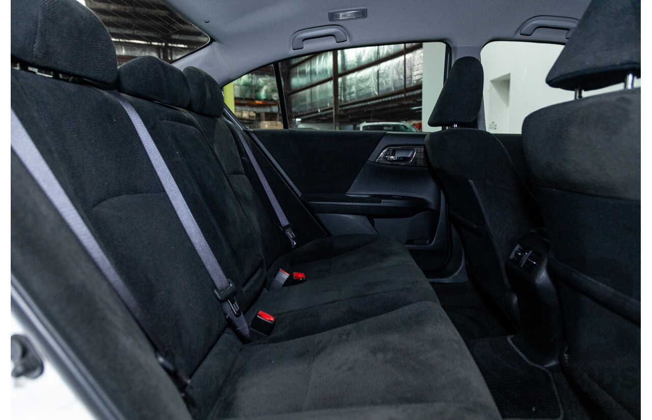 10/2013 Honda Accord VTi-S 4d Sedan Pearl White Orchid 2.4L