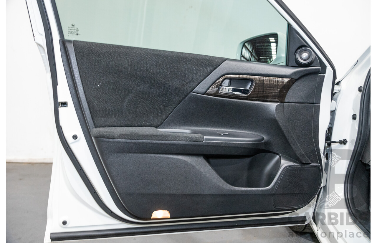 10/2013 Honda Accord VTi-S 4d Sedan Pearl White Orchid 2.4L