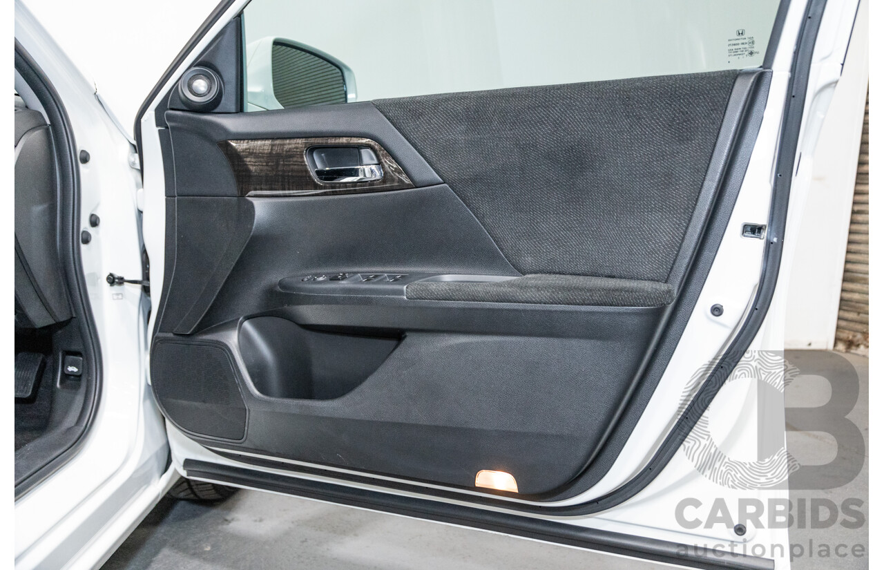 10/2013 Honda Accord VTi-S 4d Sedan Pearl White Orchid 2.4L