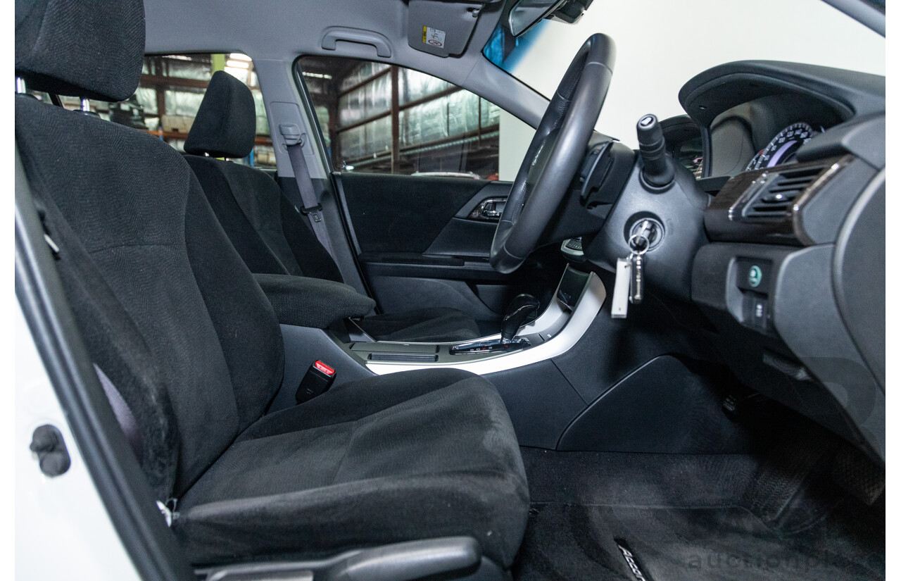 10/2013 Honda Accord VTi-S 4d Sedan Pearl White Orchid 2.4L