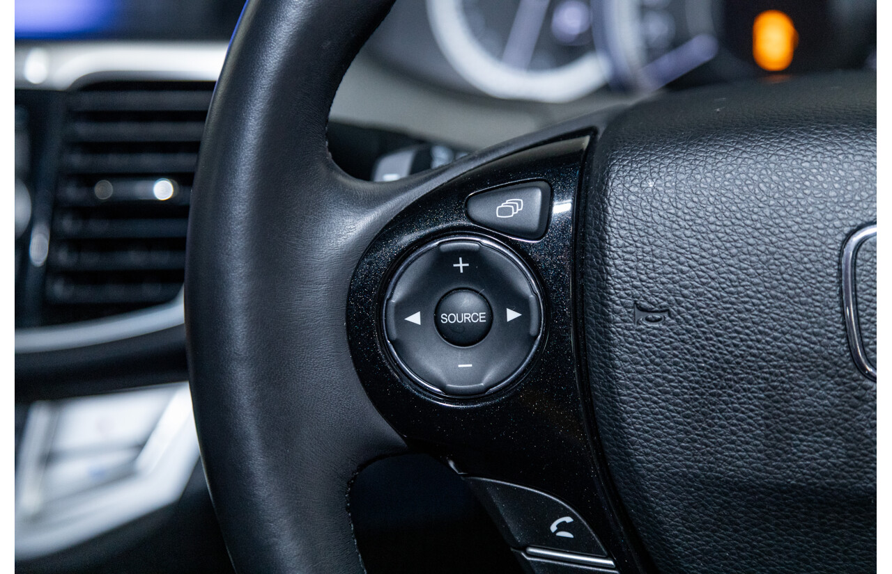 10/2013 Honda Accord VTi-S 4d Sedan Pearl White Orchid 2.4L