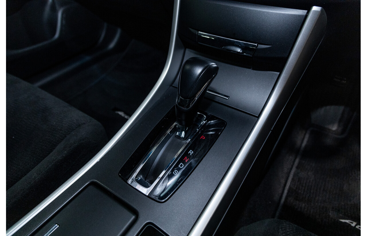 10/2013 Honda Accord VTi-S 4d Sedan Pearl White Orchid 2.4L