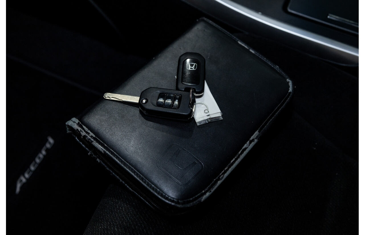 10/2013 Honda Accord VTi-S 4d Sedan Pearl White Orchid 2.4L