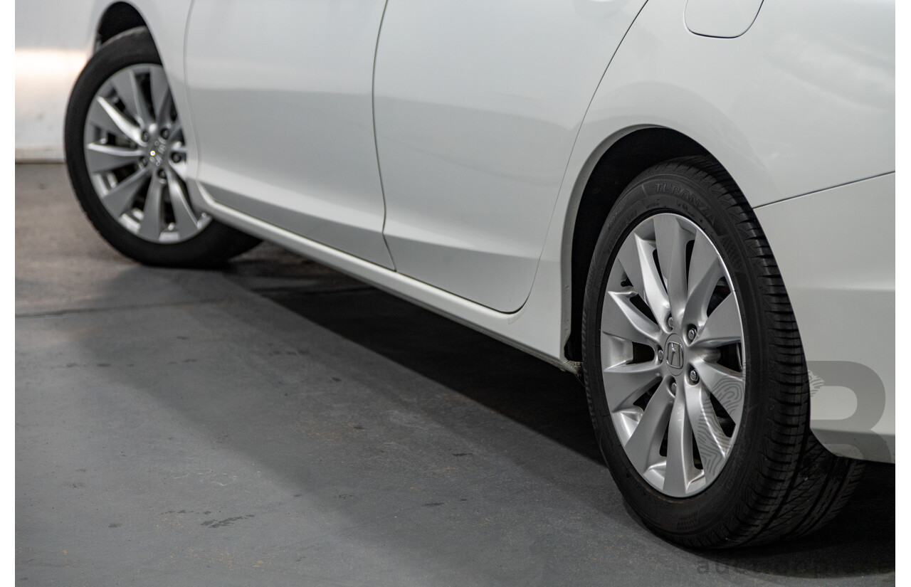 10/2013 Honda Accord VTi-S 4d Sedan Pearl White Orchid 2.4L