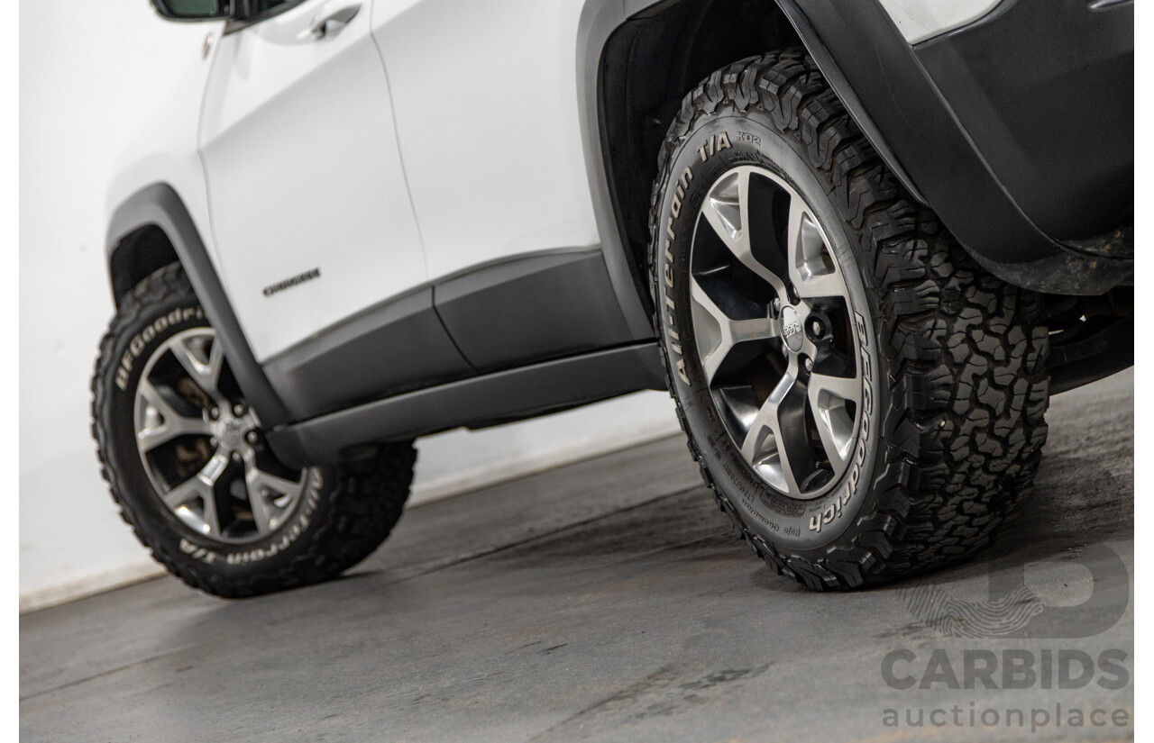 07/2015 Jeep Cherokee Trailhawk (4x4) KL MY15 4d Wagon Bright White V6 3.2L