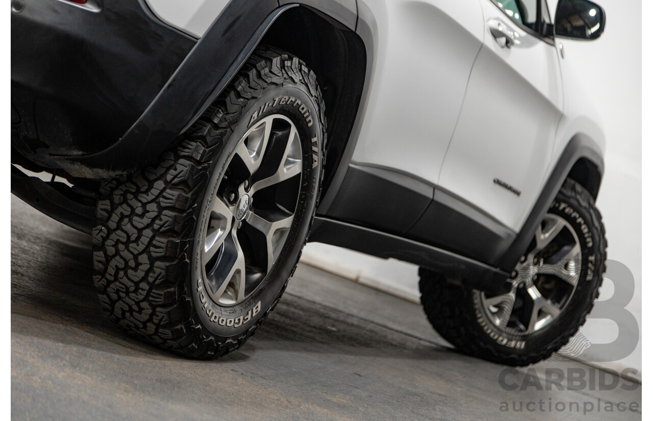 07/2015 Jeep Cherokee Trailhawk (4x4) KL MY15 4d Wagon Bright White V6 3.2L