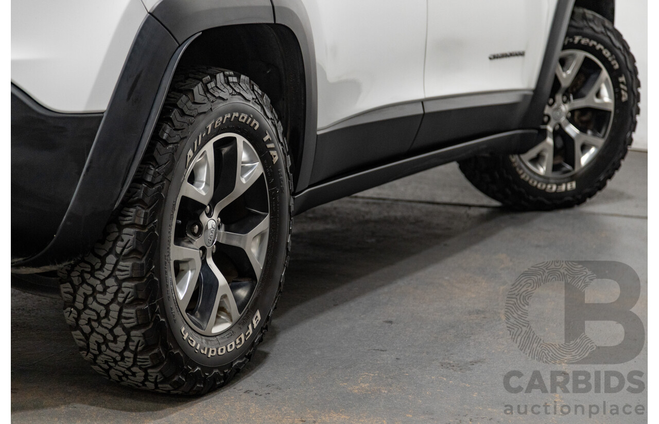 07/2015 Jeep Cherokee Trailhawk (4x4) KL MY15 4d Wagon Bright White V6 3.2L