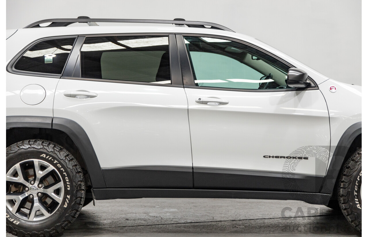 07/2015 Jeep Cherokee Trailhawk (4x4) KL MY15 4d Wagon Bright White V6 3.2L