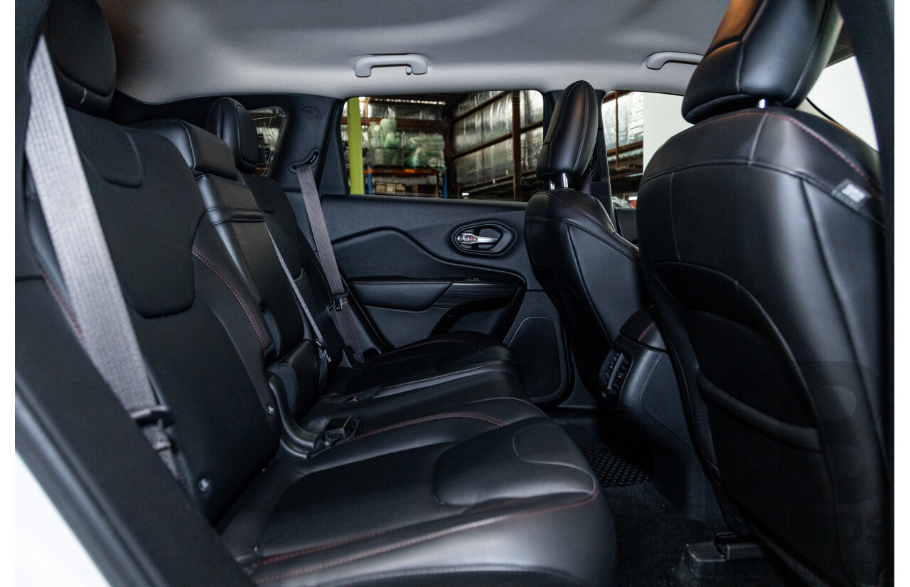 07/2015 Jeep Cherokee Trailhawk (4x4) KL MY15 4d Wagon Bright White V6 3.2L