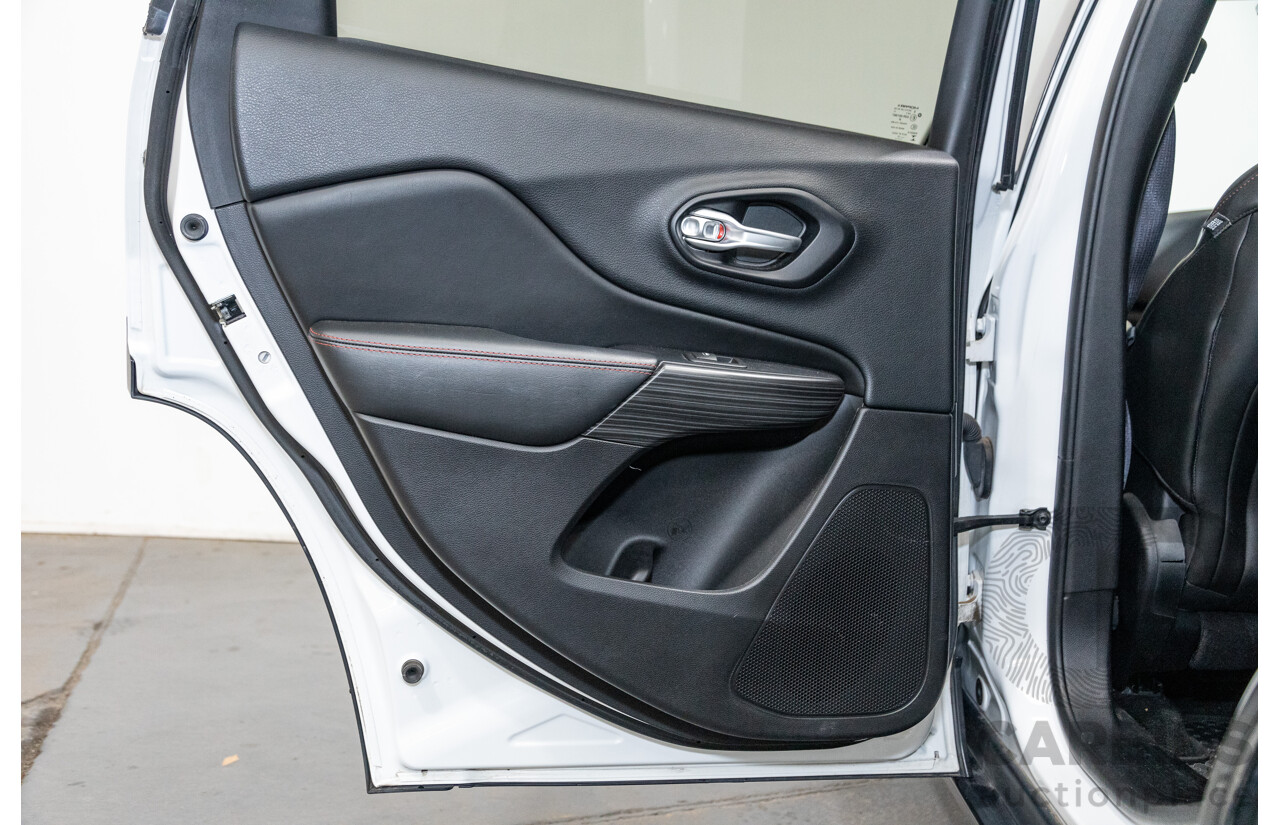 07/2015 Jeep Cherokee Trailhawk (4x4) KL MY15 4d Wagon Bright White V6 3.2L