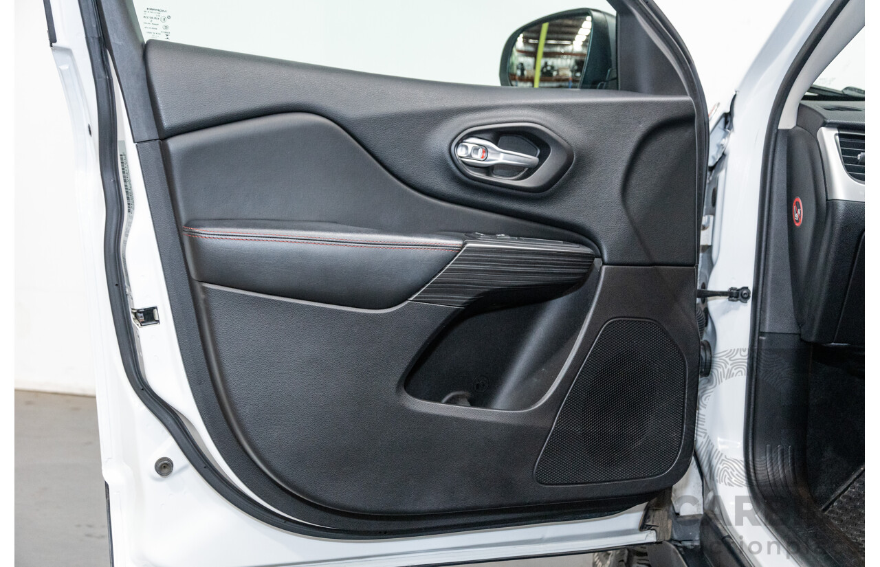 07/2015 Jeep Cherokee Trailhawk (4x4) KL MY15 4d Wagon Bright White V6 3.2L