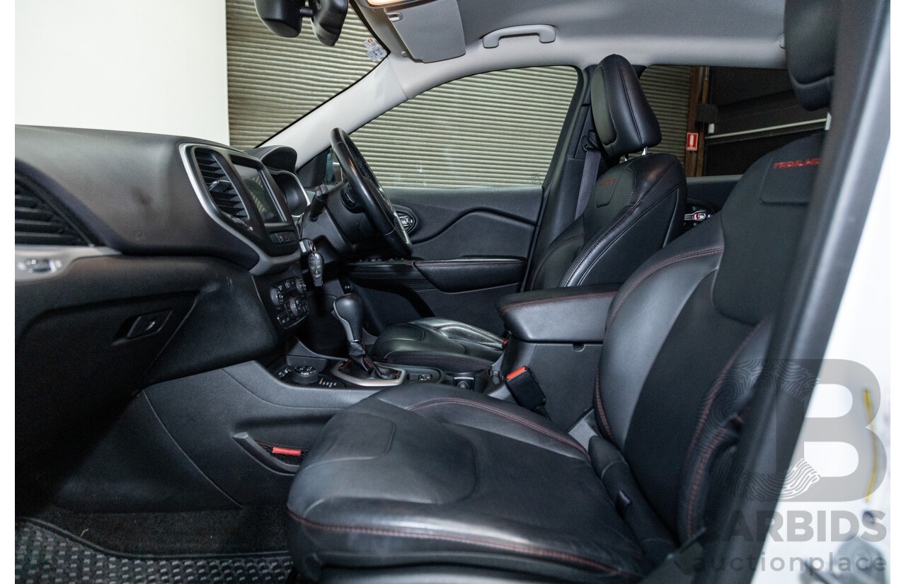 07/2015 Jeep Cherokee Trailhawk (4x4) KL MY15 4d Wagon Bright White V6 3.2L