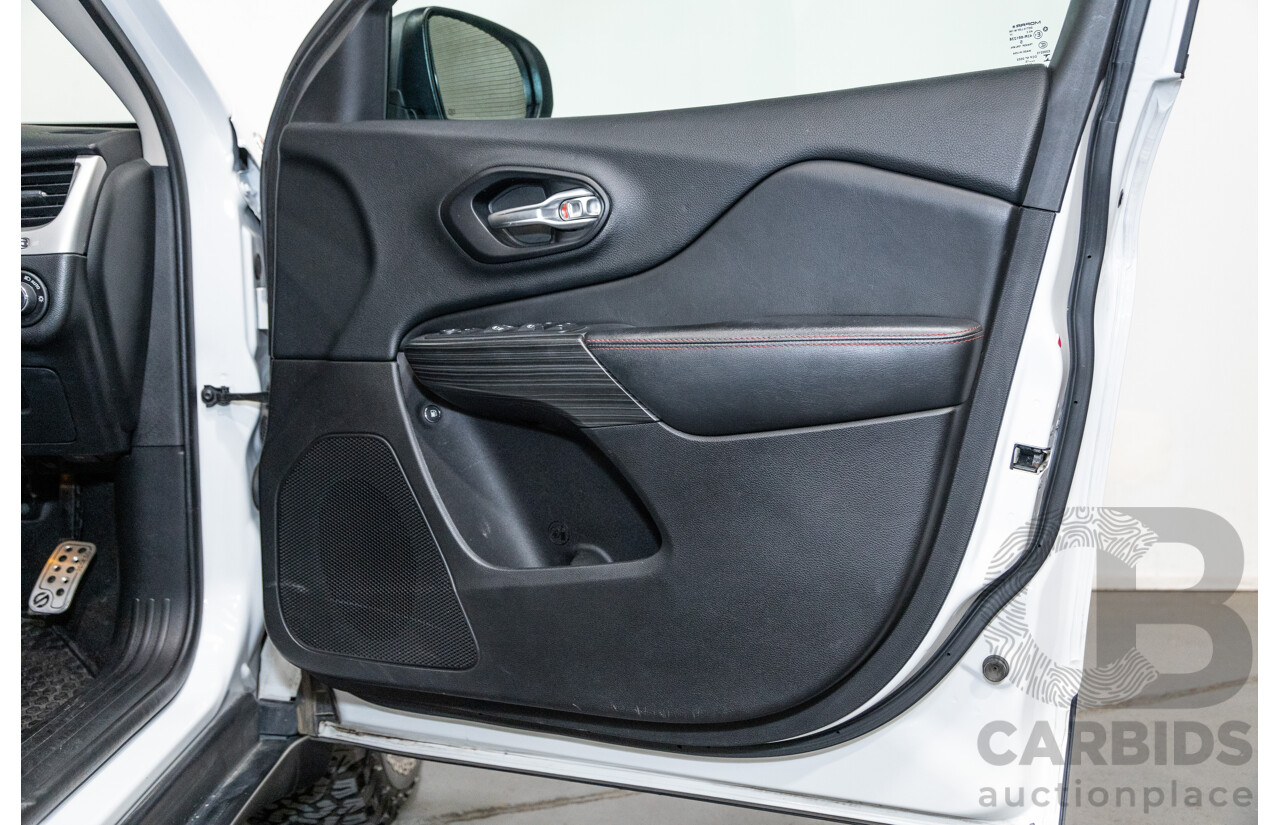 07/2015 Jeep Cherokee Trailhawk (4x4) KL MY15 4d Wagon Bright White V6 3.2L