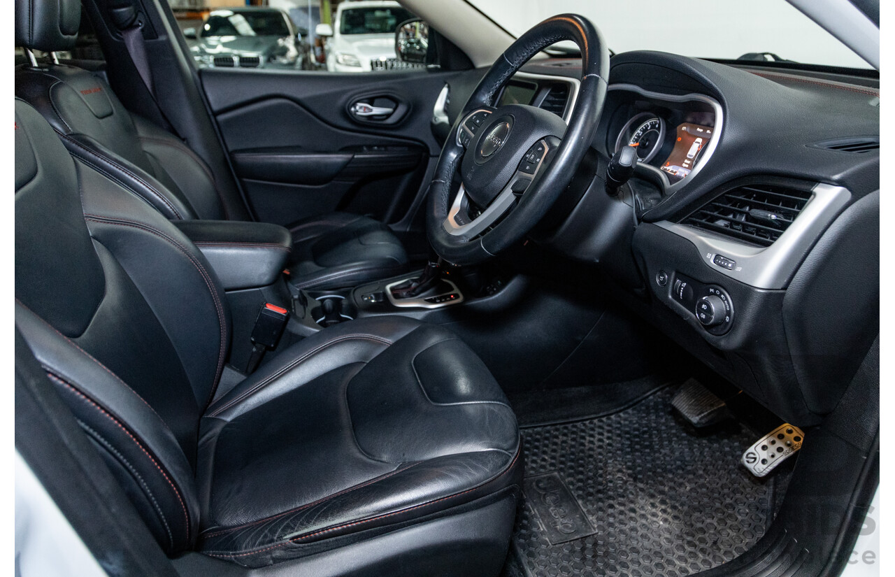 07/2015 Jeep Cherokee Trailhawk (4x4) KL MY15 4d Wagon Bright White V6 3.2L