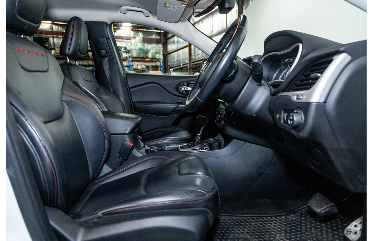 07/2015 Jeep Cherokee Trailhawk (4x4) KL MY15 4d Wagon Bright White V6 3.2L