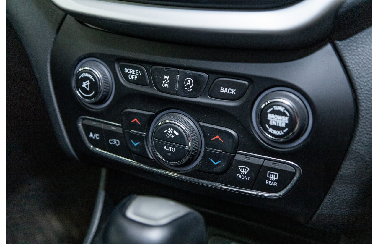 07/2015 Jeep Cherokee Trailhawk (4x4) KL MY15 4d Wagon Bright White V6 3.2L