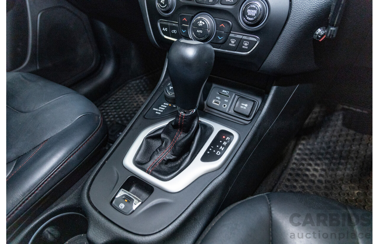 07/2015 Jeep Cherokee Trailhawk (4x4) KL MY15 4d Wagon Bright White V6 3.2L