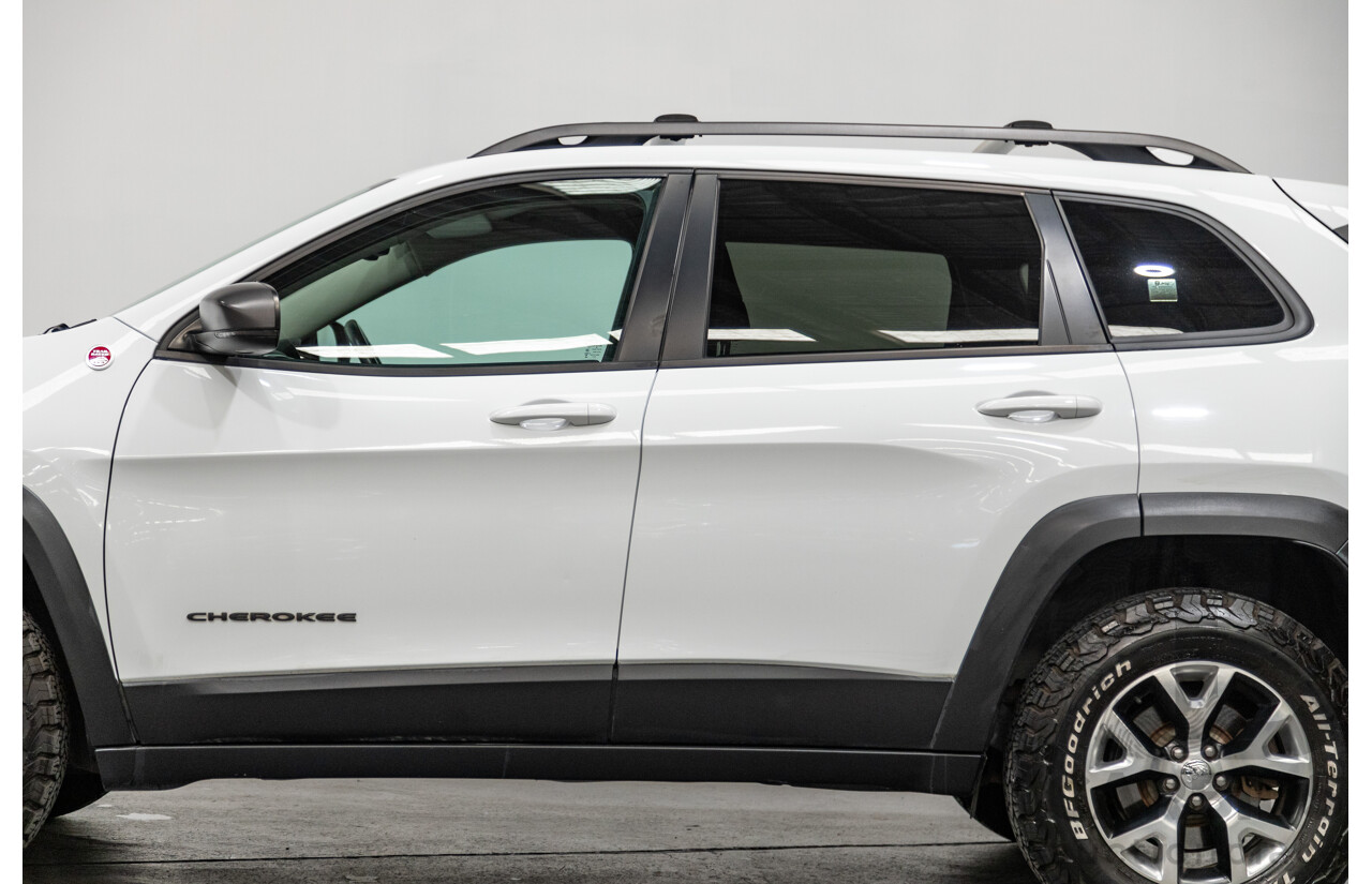 07/2015 Jeep Cherokee Trailhawk (4x4) KL MY15 4d Wagon Bright White V6 3.2L