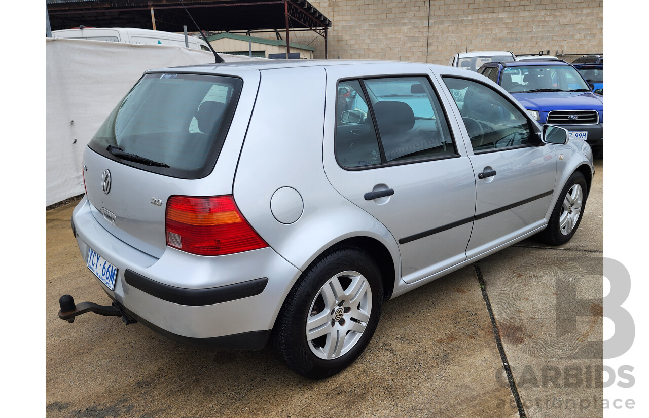04/2003 Volkswagen Golf 2.0 S FWD  5D Hatchback Silver Or Chrome 2.0L