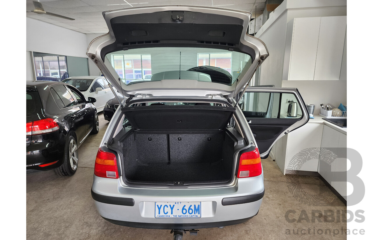 04/2003 Volkswagen Golf 2.0 S FWD  5D Hatchback Silver Or Chrome 2.0L