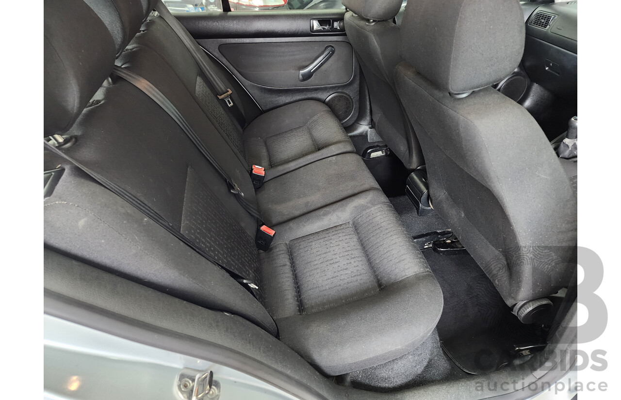 04/2003 Volkswagen Golf 2.0 S FWD  5D Hatchback Silver Or Chrome 2.0L