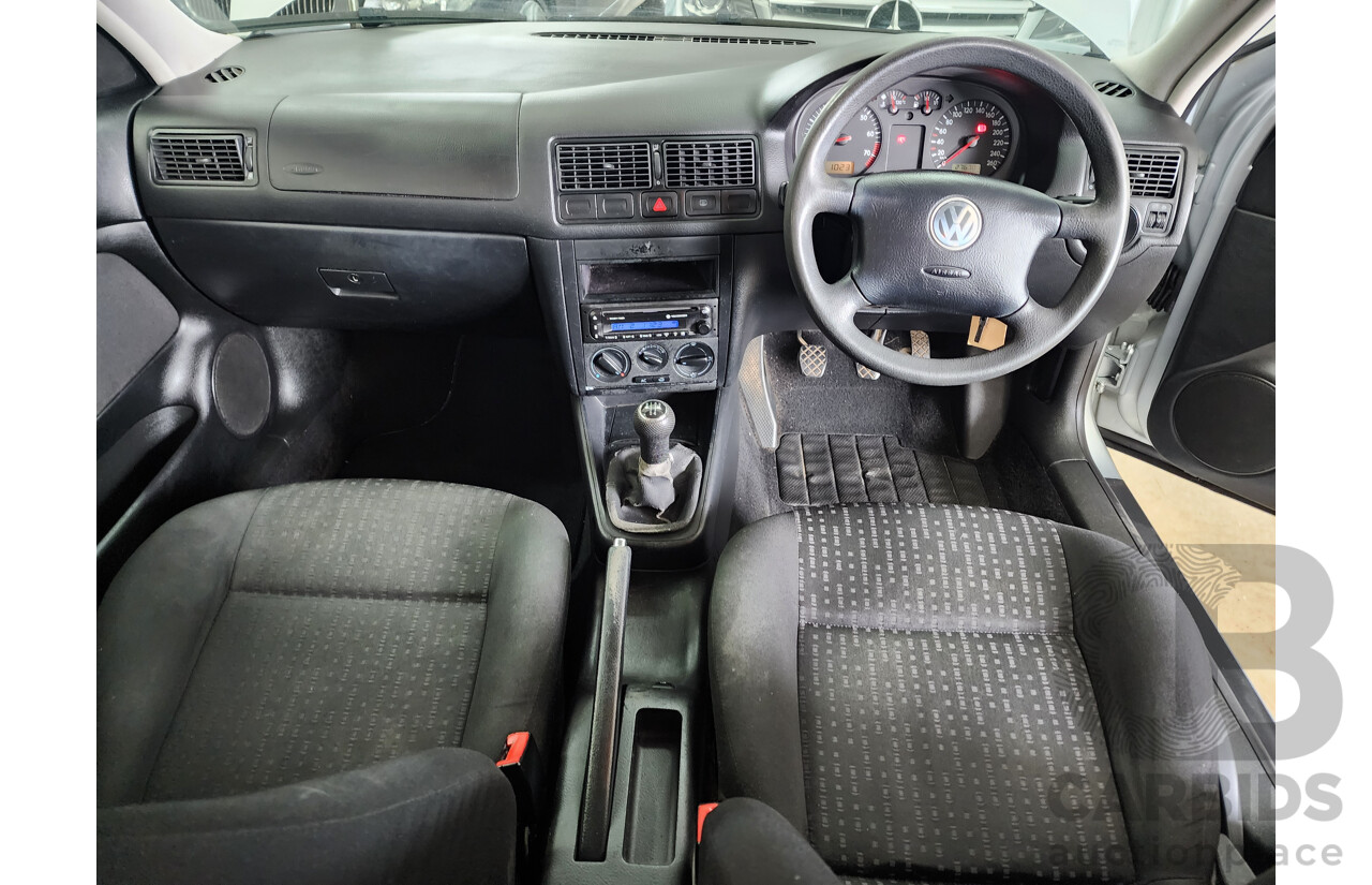 04/2003 Volkswagen Golf 2.0 S FWD  5D Hatchback Silver Or Chrome 2.0L