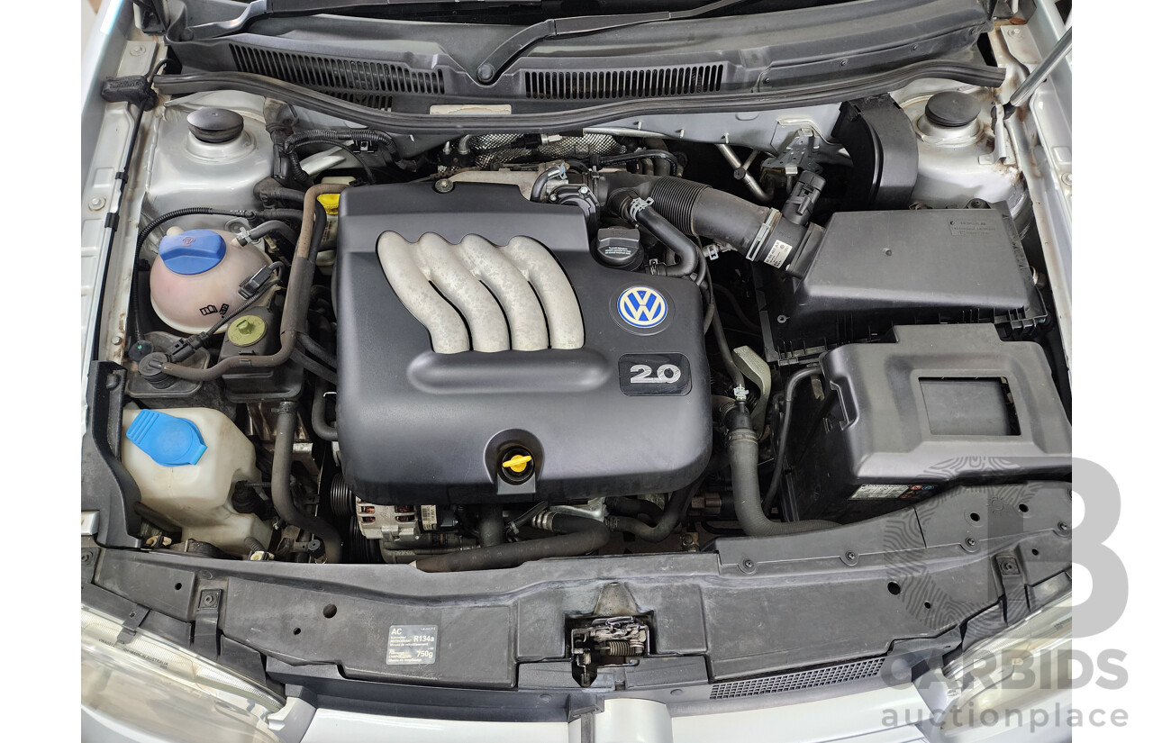 04/2003 Volkswagen Golf 2.0 S FWD  5D Hatchback Silver Or Chrome 2.0L