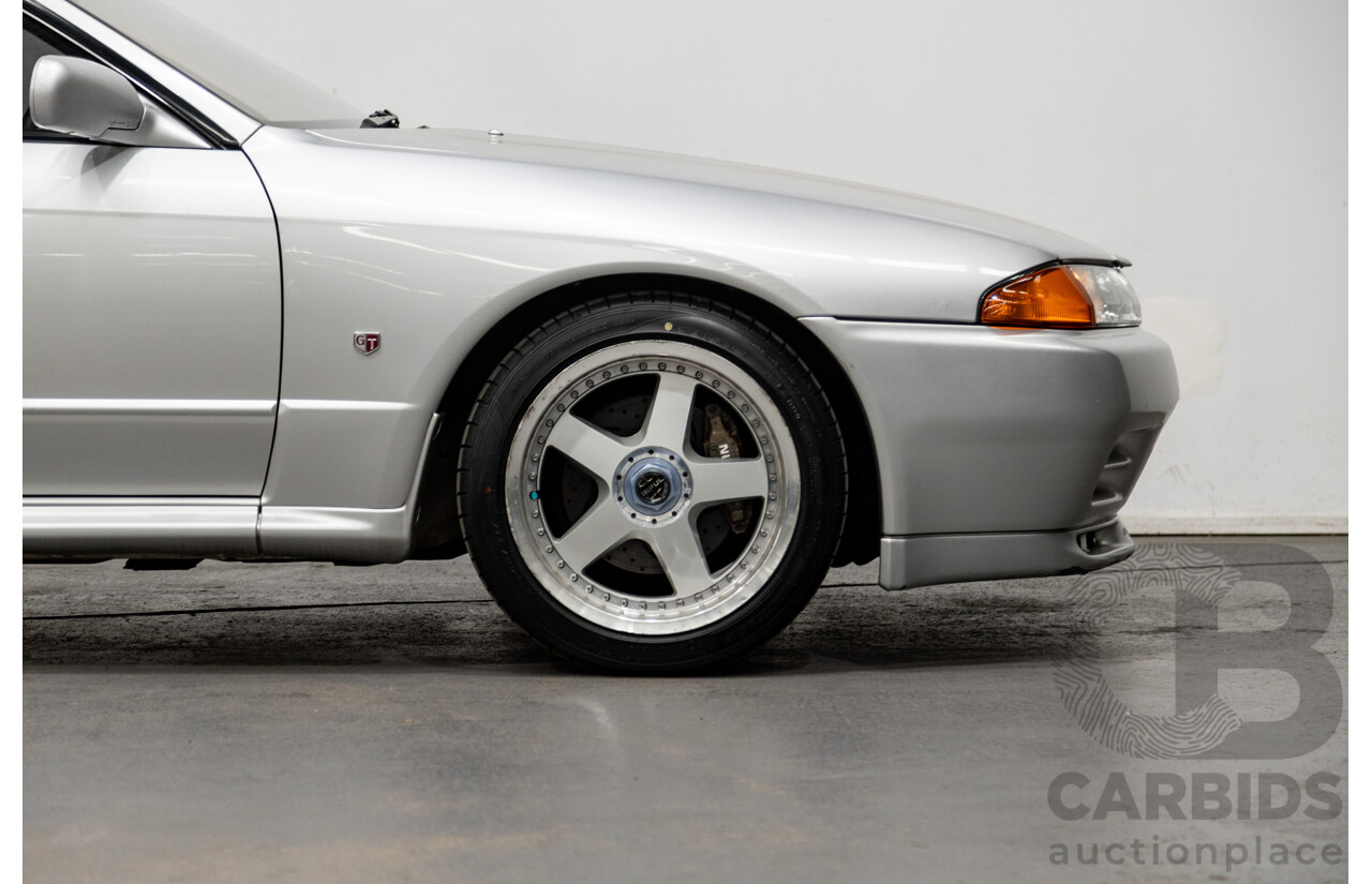 3/1993 Nissan Skyline R32 GT-R BNR32 Series 3 2d Coupe KL0 Spark Silver Metallic Twin Turbo 2.6L - 06/2001 Import