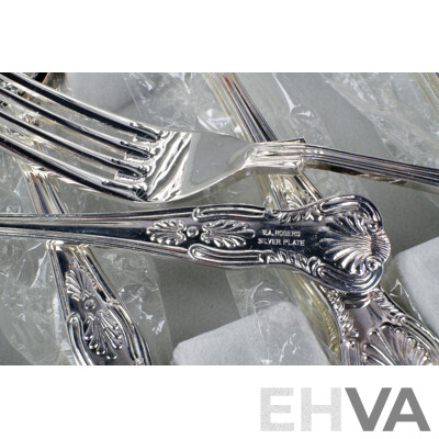 Retro W.A Rogers From Oneida Silver Plate 44 Piece Flatware Set in Kings Pattern in Wooden Canteen