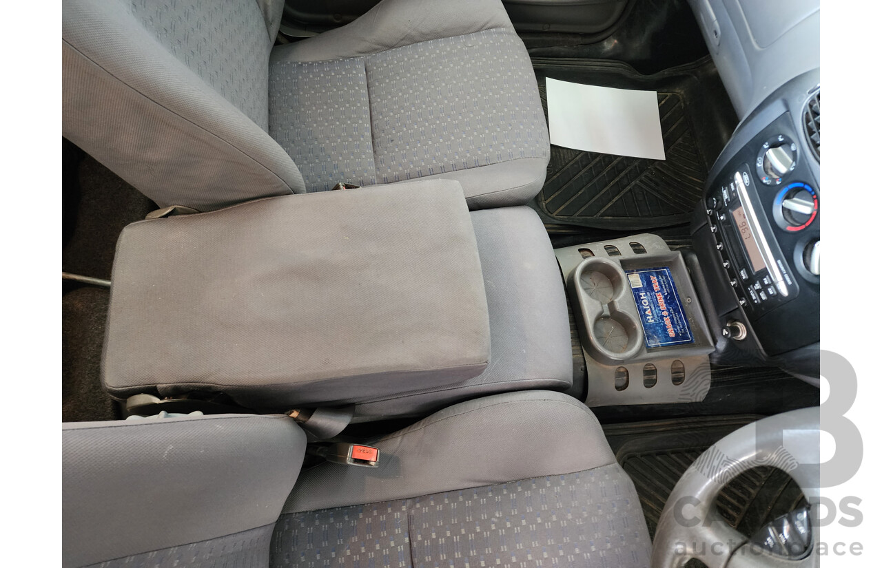 02/2001 Ford Falcon XL (LPG) RWD AUII Utility White 4.0L