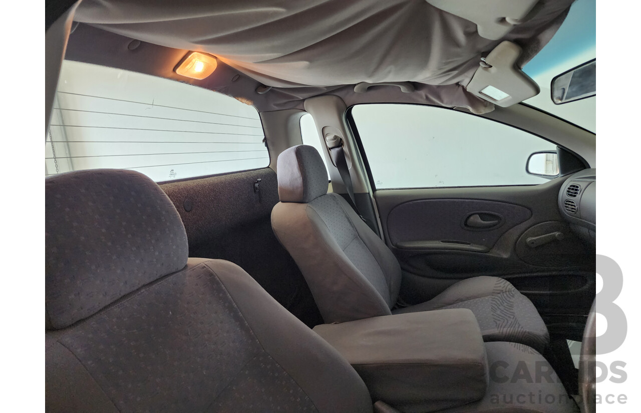 02/2001 Ford Falcon XL (LPG) RWD AUII Utility White 4.0L