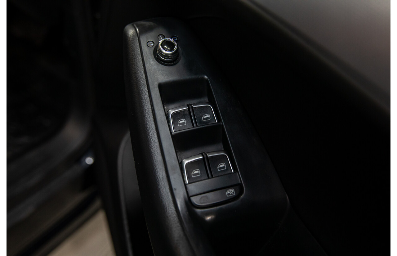 9/2015 Audi Q5 2.0 TFSI Quattro (AWD) 8R MY16 4d Wagon Moonlight Blue Metallic Turbo 2.0L