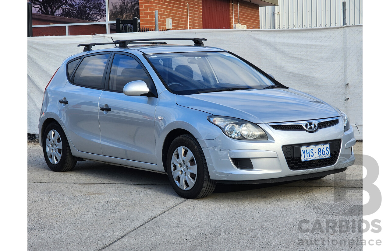 12/2011 Hyundai i30 SX 1.6 CRDi FD MY11 5d Hatchback Silver Or Chrome 1.6L