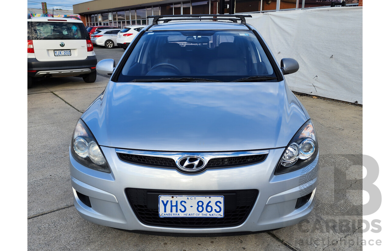 12/2011 Hyundai i30 SX 1.6 CRDi FD MY11 5d Hatchback Silver Or Chrome 1.6L