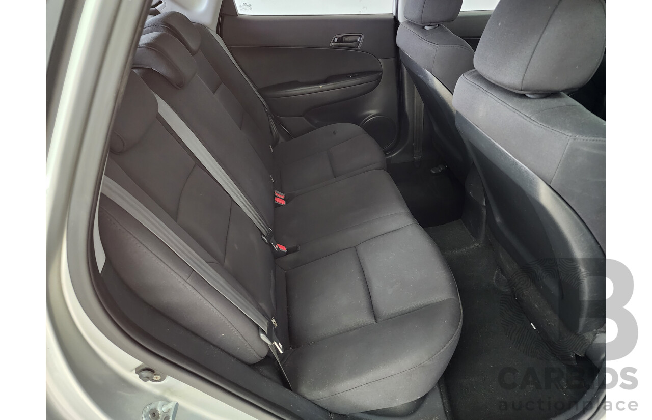 12/2011 Hyundai i30 SX 1.6 CRDi FD MY11 5d Hatchback Silver Or Chrome 1.6L