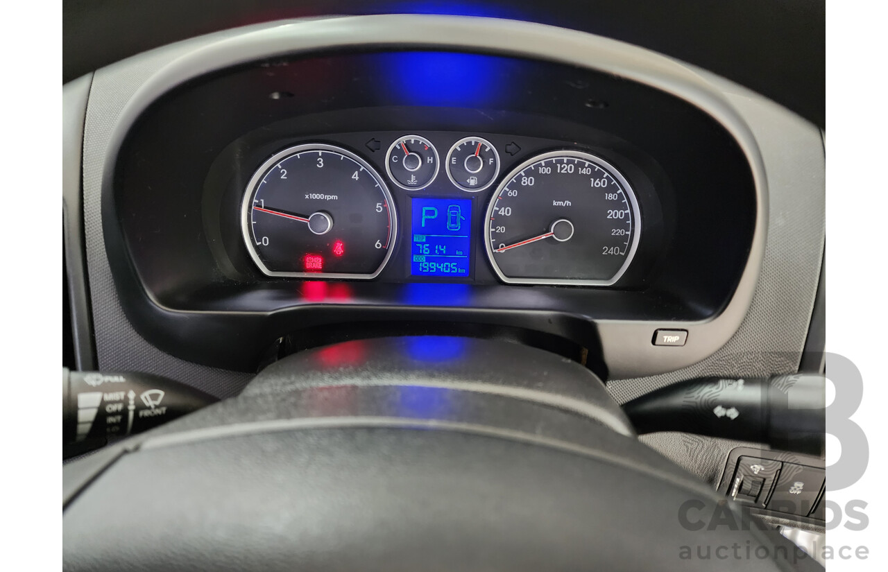 12/2011 Hyundai i30 SX 1.6 CRDi FD MY11 5d Hatchback Silver Or Chrome 1.6L