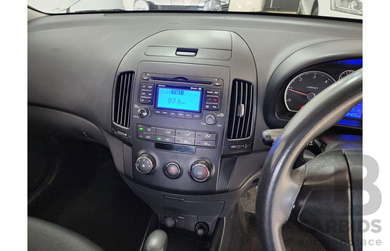 12/2011 Hyundai i30 SX 1.6 CRDi FD MY11 5d Hatchback Silver Or Chrome 1.6L