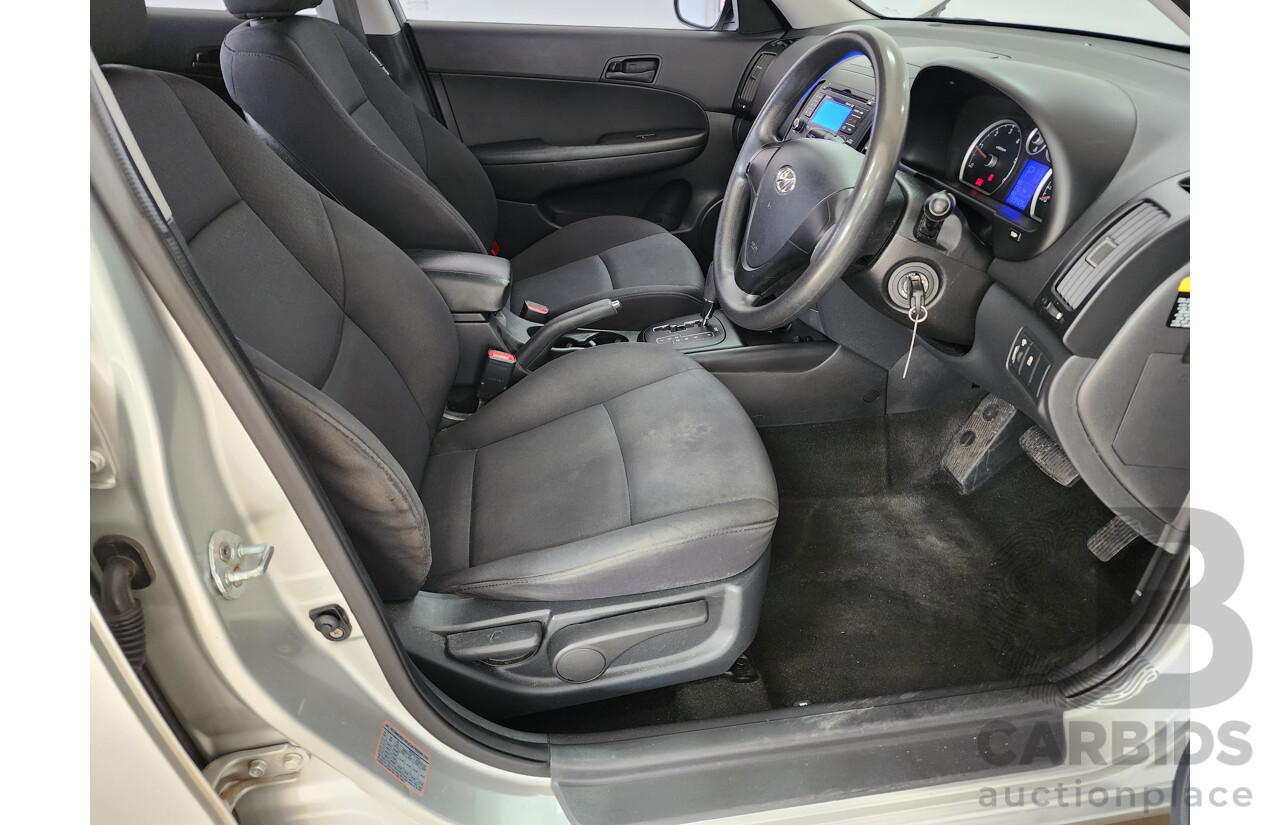 12/2011 Hyundai i30 SX 1.6 CRDi FD MY11 5d Hatchback Silver Or Chrome 1.6L